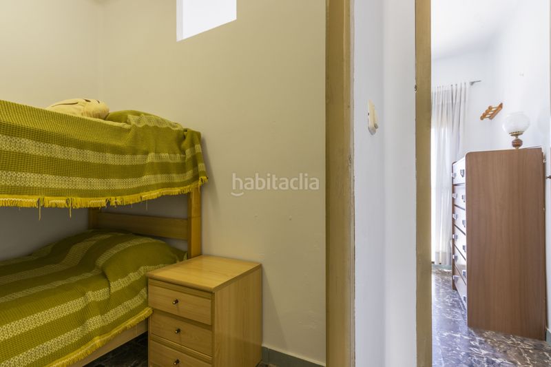 Foto 6bd67750-f2d2-4e93-bdf4-ff42c2cda95f. Casa adossada a Serra