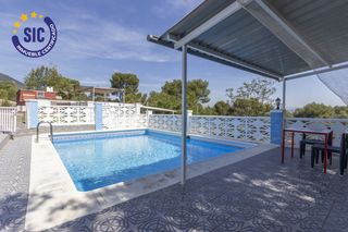 Casa in Albalat dels Tarongers. Chalet independiente con piscina, vistas y gran parcela en albal