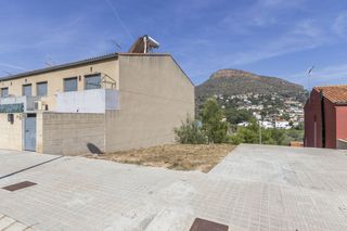 Fondo rustico in Gilet. ? parcela en esquina para construir tu hogar en gilet