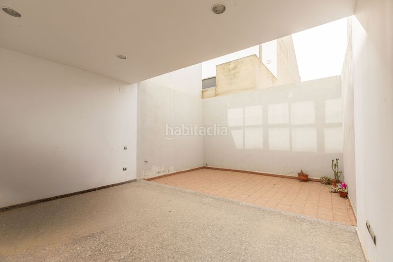 Foto b5405e83-6014-4c1d-bcab-62491caa0098. Casa adossada amb aparcament a Massamagrell