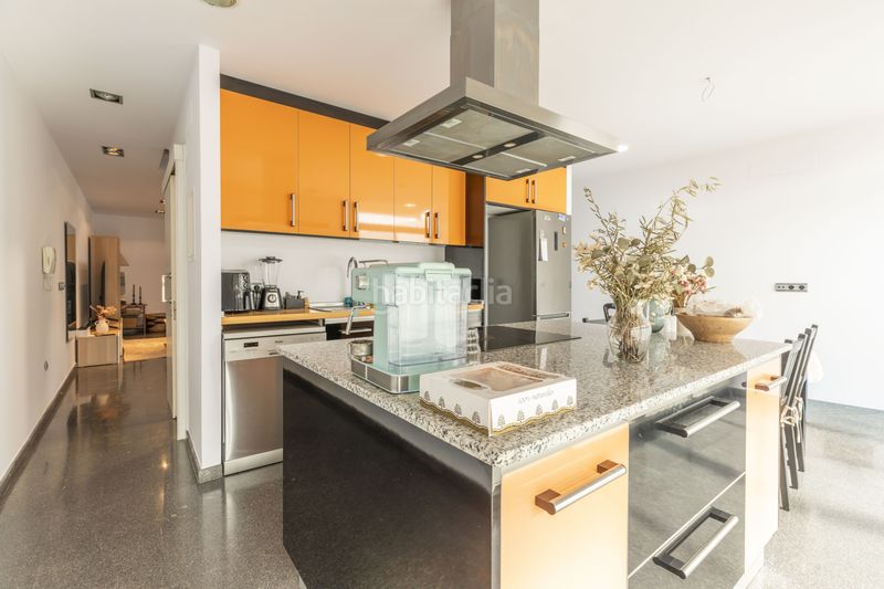 Foto cf08e938-f972-41b5-871f-cc542f33a311. Casa adossada amb aparcament a Massamagrell
