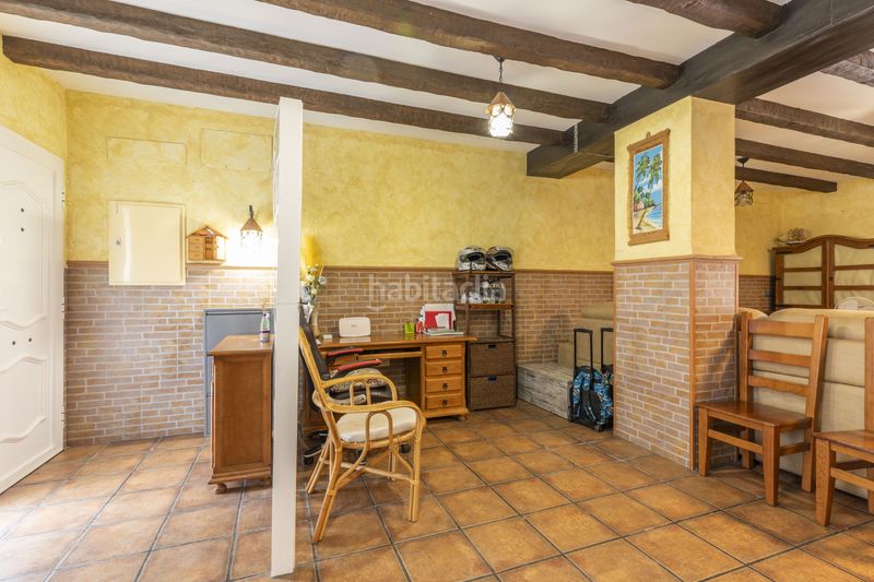Foto a680cb50-1d3b-4a4b-9a6e-b43a9370e6ca. Casa adossada amb calefacció a Moncada