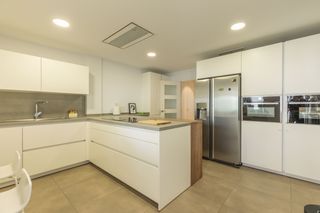 Casa in Meliana. Vivienda adosada reformada con placas solares y garaje en melian