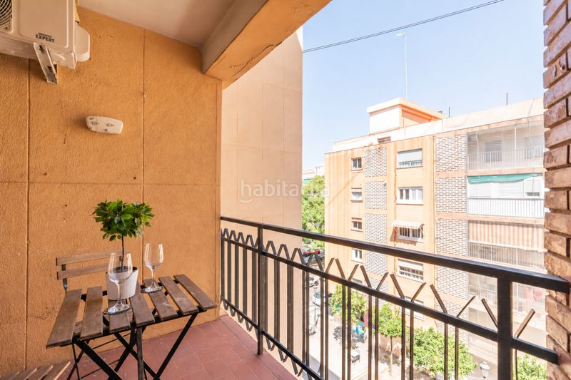 Foto 894ab338-3ef9-498b-a256-3a84c51aa90d. Piso  exterior con dos balcones en algirós, en Valencia