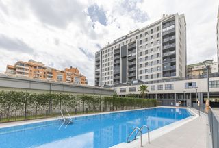 Flat in Nou Campanar. Piso de 2 habitaciones con terraza y garaje doble en avenida mae