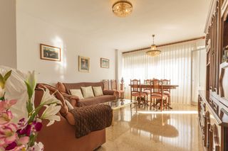Appartement à Juzgados. Vivienda luminosa de 4 habitaciones con ascensor en mislata
