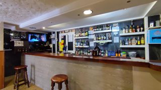 Locale commerciale  Calle de alcoi. Se vende cafeteria  bar  restaurante en la playa de piles valenc