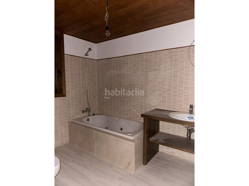 Foto 84a15951-cf7c-4333-979e-6cad38ce63c9. Edifici a Pont de Suert (El)