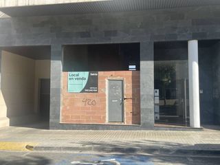 Business premise  Avenida guillem de rosellón. Local en venta en rosselló