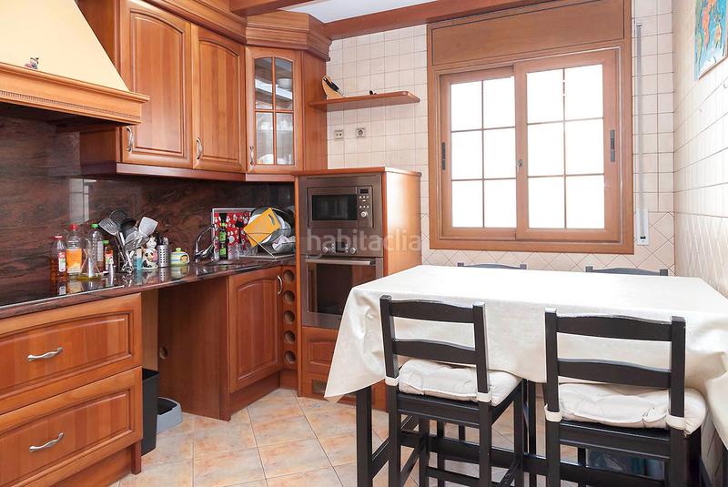 Foto 0ee7f0bd-4671-47ea-a841-da2e7dc32103. Semi detached house with fireplace heating parking in Prat de Llobregat (El)
