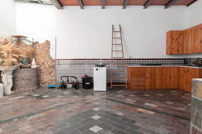 Foto 3383d309-c86e-4985-8301-cc6f834d4826. Semi detached house with fireplace heating parking in Prat de Llobregat (El)