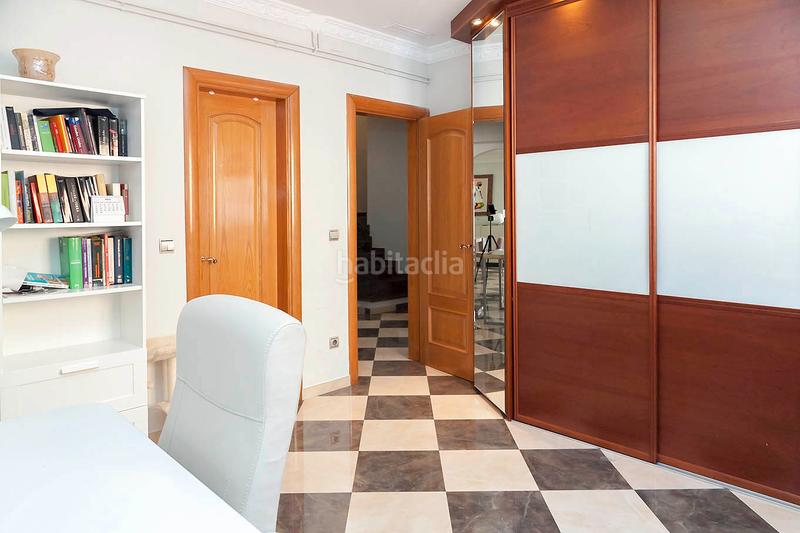 Foto 7cb135dd-702d-4f29-947e-ae929a6116e6. Semi detached house with fireplace heating parking in Prat de Llobregat (El)