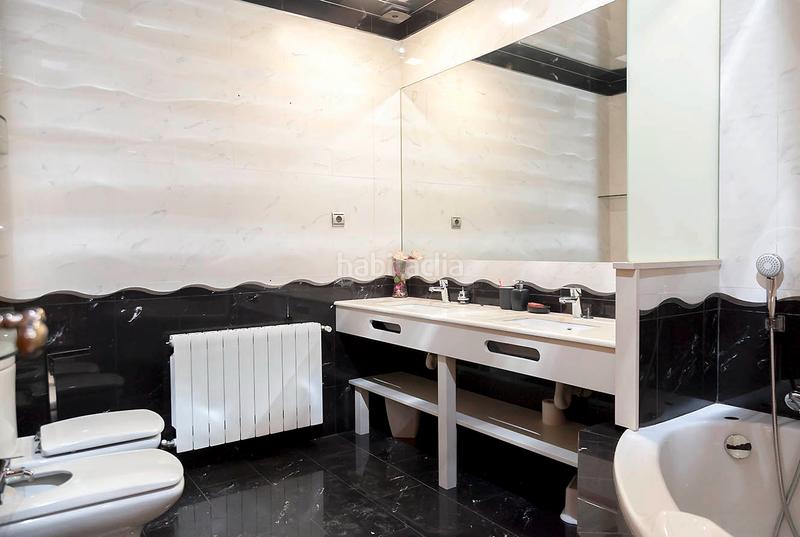 Foto 941e27c0-9d69-4ebc-8a78-4ba04f6d369a. Semi detached house with fireplace heating parking in Prat de Llobregat (El)