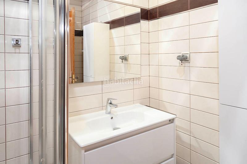 Foto b3ff7c92-a7c2-4413-bbac-d2c17e7da253. Semi detached house with fireplace heating parking in Prat de Llobregat (El)