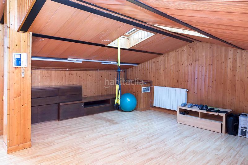 Foto c28435b2-0182-4a87-9683-0371c0b0232f. Semi detached house with fireplace heating parking in Prat de Llobregat (El)