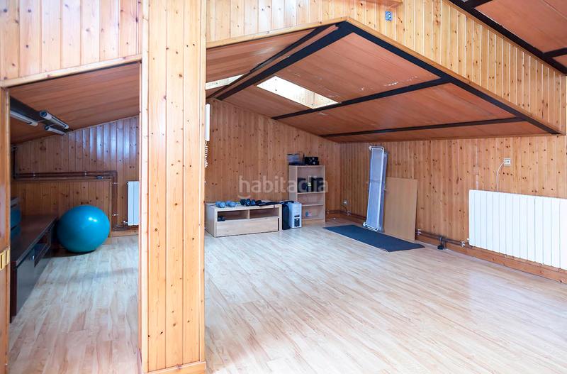 Foto fad8897b-608b-4af4-b7ea-33e420f5f5f3. Semi detached house with fireplace heating parking in Prat de Llobregat (El)