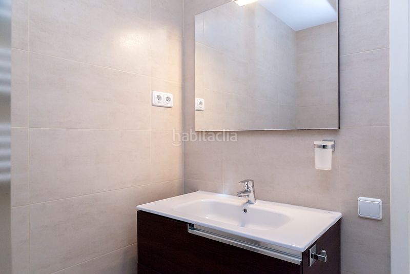Foto cc4ee25d-7c28-42c1-a76b-a6e491d7db25. Piso en Putget - Farró Barcelona