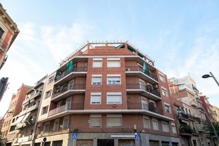 Pis  Carrer de l'àliga. Piso luminoso de 4 habitaciones con balcón en hostafrancs – gran