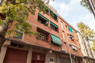Penthouse  Carrer de la ciutadella. Ático con ascensor y balcón en pleno centro de santa coloma de g