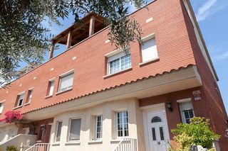 Maison à Santa Maria-Terra Nostra. Casa en montcada i reixac