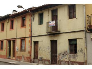 Casa  Avinguda sant joan. Centro ciudad a - olot a 2 minutos del firal