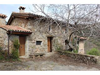 Masia  Carrer d'olot. Masia en la garrotxa