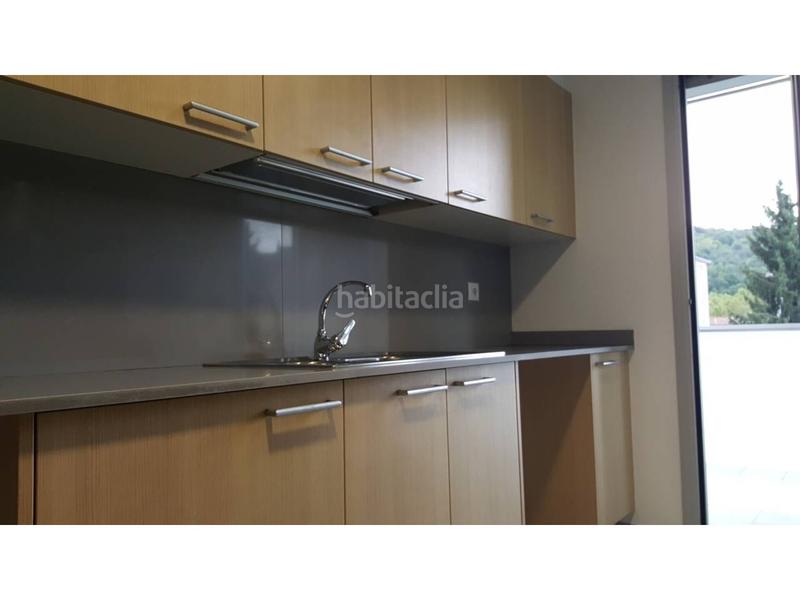Foto cfe47b38-aba1-4753-8915-aae16179ffb3. Piso especial inversores piso parking trastero en Olot