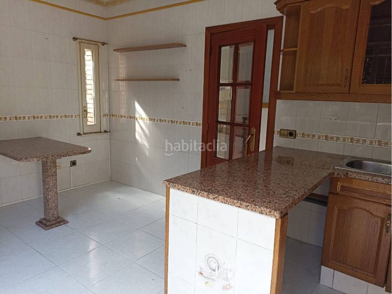 Foto 5d573ef4-124b-4e08-bab1-70dfb1aba33a. Casa adossada amb calefacció aparcament a Olot