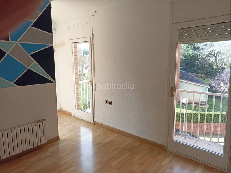 Foto c28c6055-7651-4bd4-a3a6-5c2e3e200f1c. Casa adossada amb calefacció aparcament a Olot