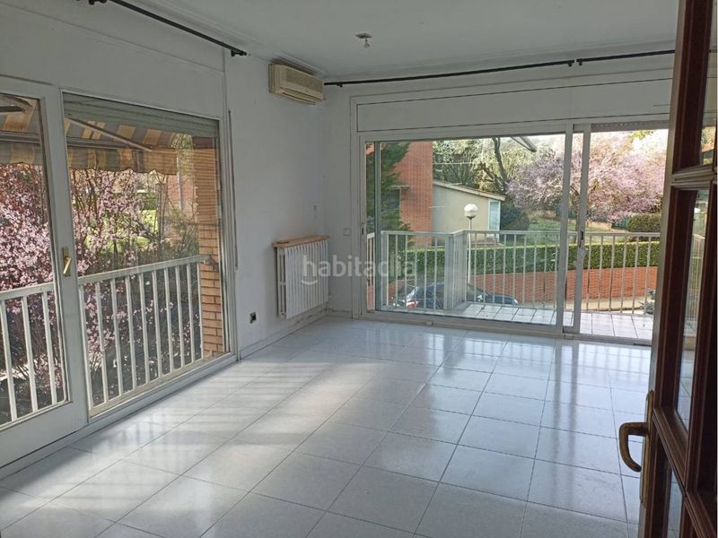 Foto f4818699-870e-4dd2-809a-e051c939a212. Casa adossada amb calefacció aparcament a Olot