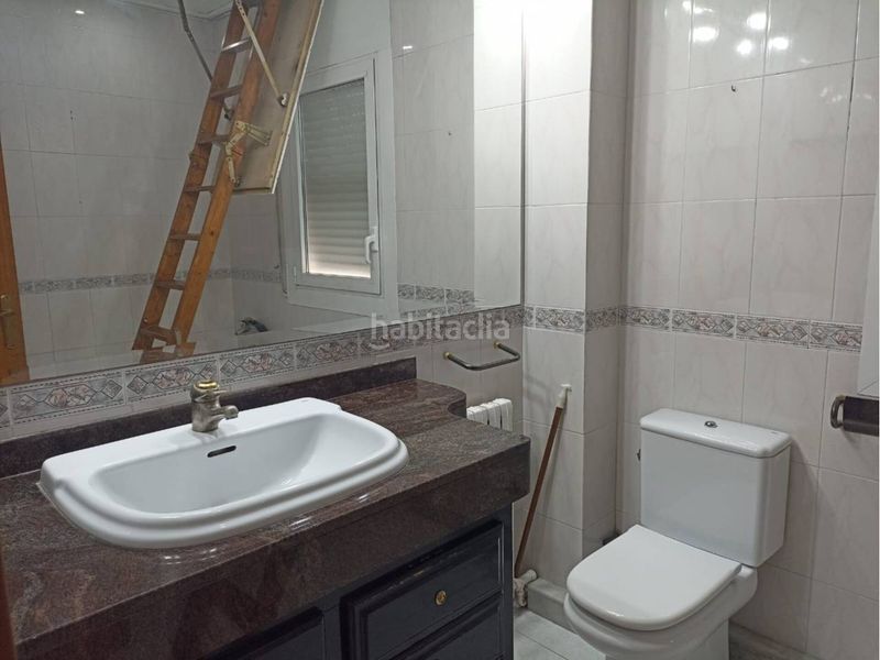 Foto f9ddd6bb-60ab-44e4-95cf-3df13f0a22c3. Casa adossada amb calefacció aparcament a Olot