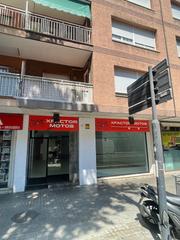 Location Local commercial  Plaça de narcís monturiol. Local comercial esquinero