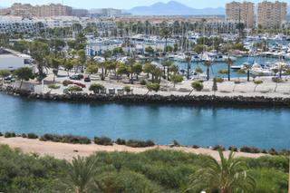 Apartament en Poligono g-1 pto menor 1g. Apartamento con vistas al puerto, canal y mediterrneo