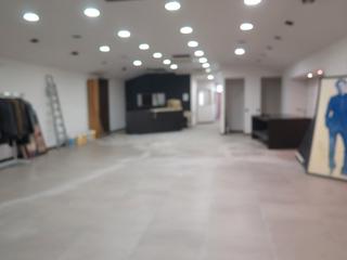 Location Local commercial dans Carrer de sant gaiet 78. Ideal para negocio con zona de exposicin, almacn y oficinas
