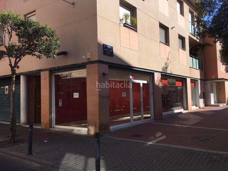 Foto 18c43c87-d417-46cb-9436-a00b7d8ef5bc. Alquiler local comercial local céntrico, gran escaparate en Terrassa