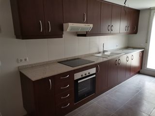 Location Appartement à Carrer illa de còrsega 29. Vivienda en alquiler sin amueblar