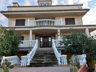 Chalet en Sueca. Espetacular  casachalet a solo 8 km de cullera , con amplia parc