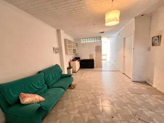 Affitto Locale commerciale in Aiora. Local comercial amplio  a poca distancia de avda. santos justo y