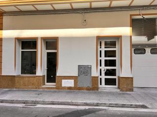 Local Comercial a Grau de Gandía-Marenys de Rafalcaid. Local comercial en calle con paso de peatones y de coches.