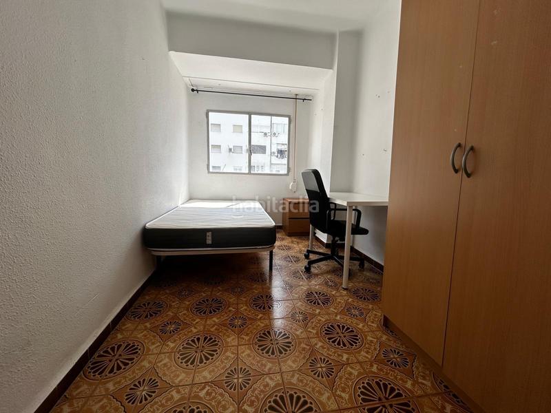 Foto c9b420e1-4c4f-4068-a370-97524f458847. Piso excelente inversion, muy buena zona, ascensor, para entrar a vivir. en Valencia