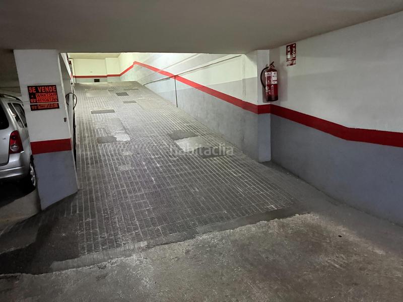 Foto 1429371d-7e97-4aac-b990-e582952ecb3a. Aparcament cotxe a Exposició Valencia