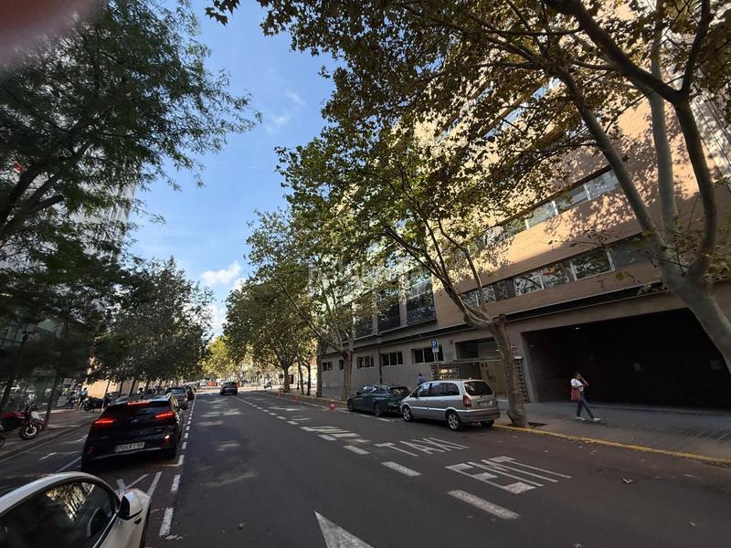 Foto 7a480330-79e3-42a9-8400-858a1f7324c8. Aparcament cotxe a Exposició Valencia