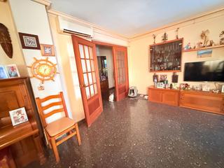 Pis a Aiora. Piso amplio con terraza a pocos metros de avda. del puerto