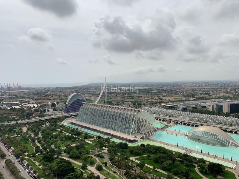 Foto f21be6d5-075d-4dc9-8a63-cd86f4bbeaec. Pis a Mestalla Valencia