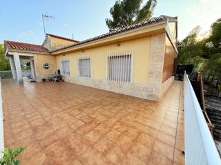 Chalet in Gilet. Espetacular  vista al mar y la montaña,   amplio chalet   de  4