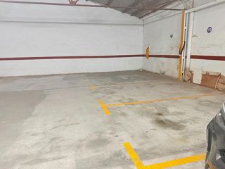 Aparcament cotxe a Ciutat Jardí. Garaje  amplio, de facil maniobra en la 1º planta.