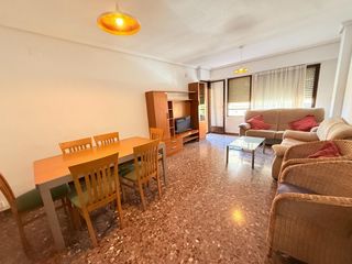 Lloguer Pis a Beteró. Piso amplio, para estudiantes, de 4 habitaciones y 2 baño, a poc