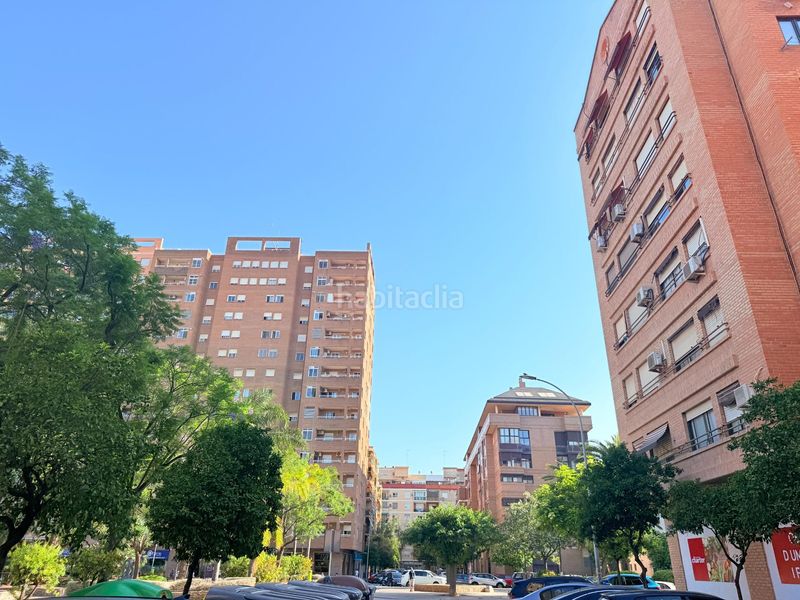 Foto 55b70bbb-fa43-49bd-89b5-3bbc1b47fad1. Aparcament cotxe a L´Illa Perduda Valencia