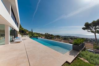 House in Avinguda tomàs blanes tolosa 36. En venta moderno chalet unifamiliar de lujo, obra nueva con vist