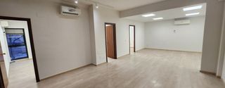 Rent Office space in Carrer d'en vilanova 1a. Se alquila zona san miguel, mercado del olivar, oficinas de 240m
